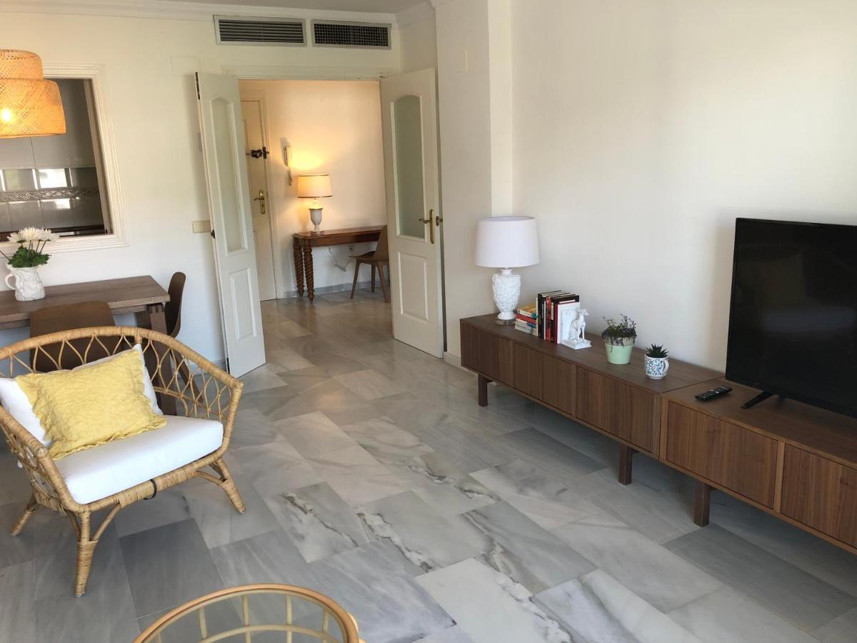 Inspiring Apartment In Carihuela Beach Torremolinos Exterior photo
